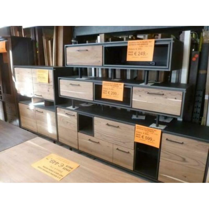 Nieuw kikarhouten dressoir van 220cm breed