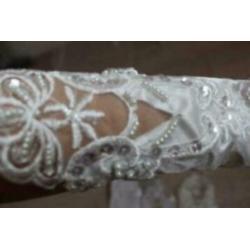 Vingerloze satin handschoen mt applicatie ivoor of wit nieuw