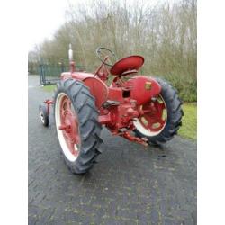 Oldtimer tractor Mc Cormick Farmall Super C Rood