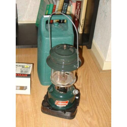 Coleman kerosene lantaarn type 214A700 in zeer goede staat