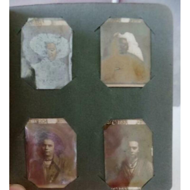Klein antiek familie pasfoto fotoalbum 10 x 12 cm uit 1900