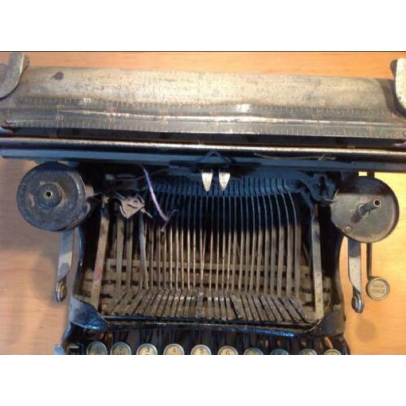 Typemachine, antiek. Merk CORONA. Schrijfmachine vintage