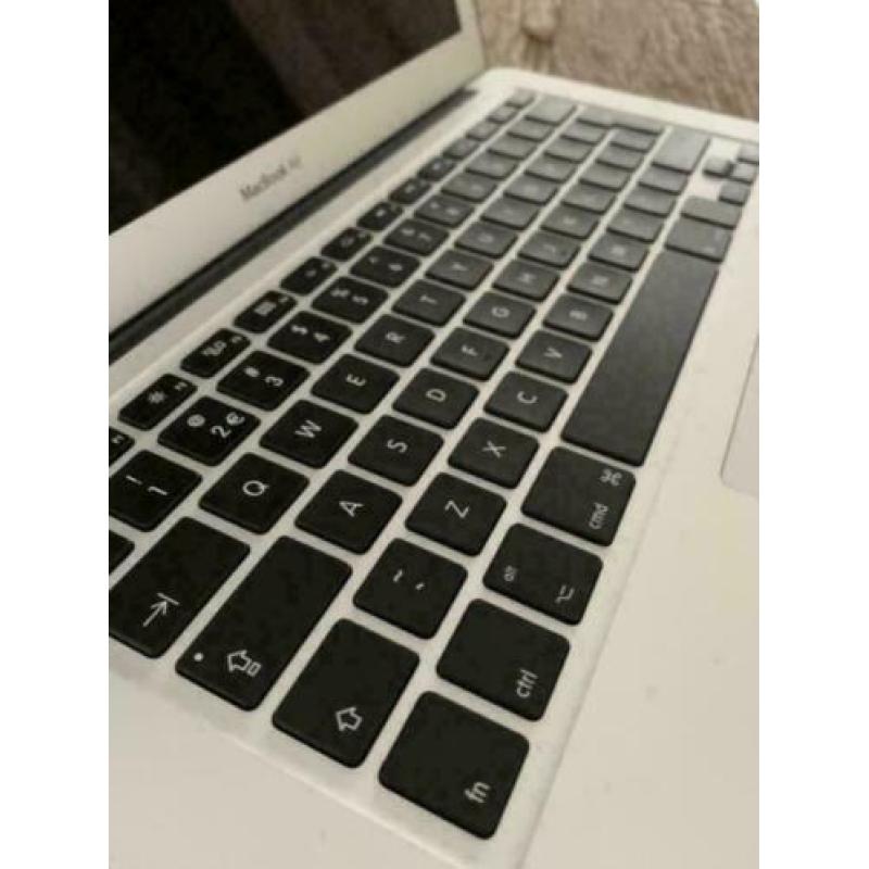 Apple MacBook Air 13 inch 13" 128GB SSD 4GB RAM NIEUWSTAAT v