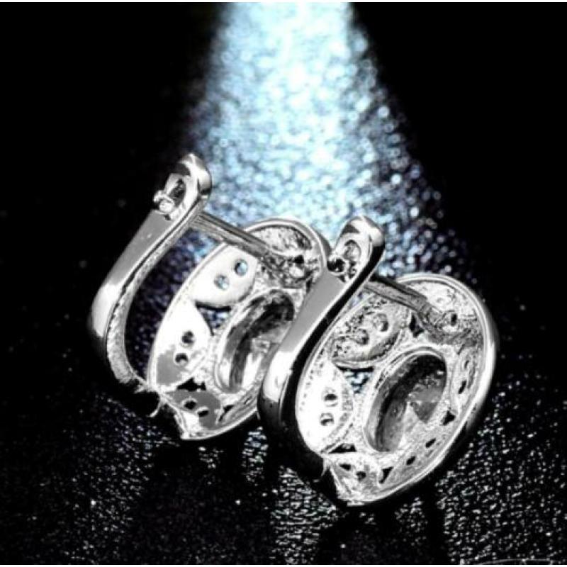 925 sterling zilveren oorbellen met ovale witte zirkoon