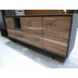 Nieuw kikarhouten dressoir van 220cm breed