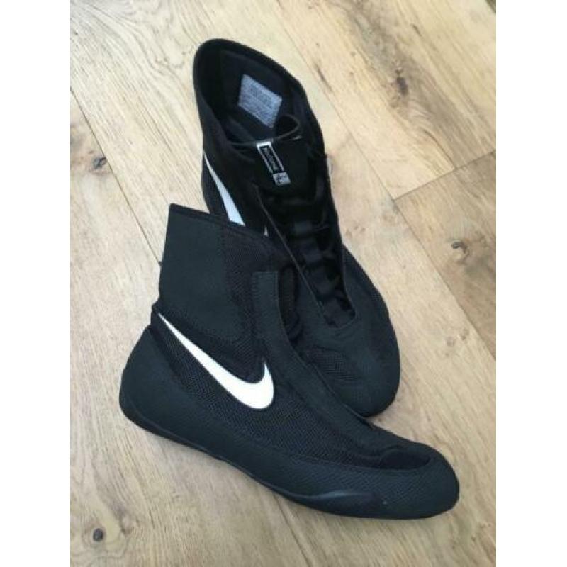 Nike box schoenen maat 43/44