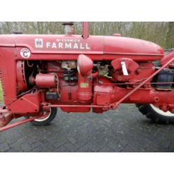 Oldtimer tractor Mc Cormick Farmall Super C Rood