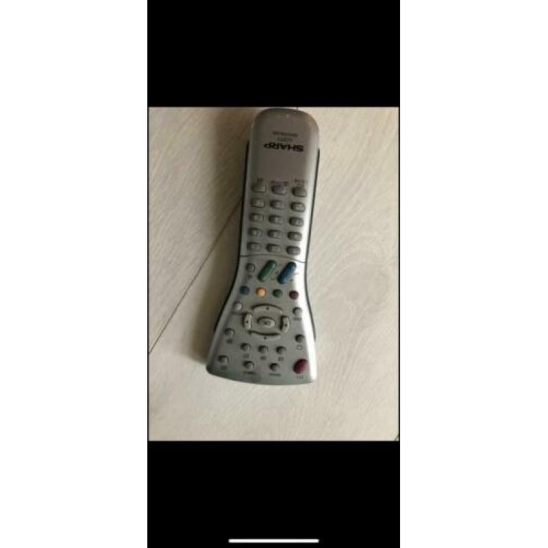 Sharp TV + beugel.