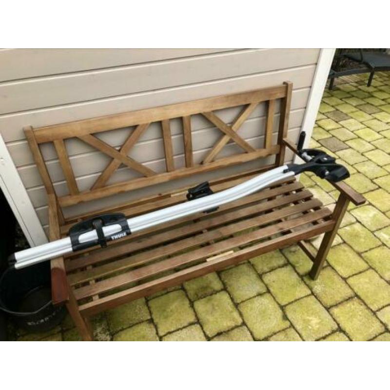 Thule Outride 561 dak fietsdrager + steekas adapter 12x100mm