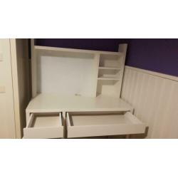 Bureau met white/magneetbord, in goede staat!