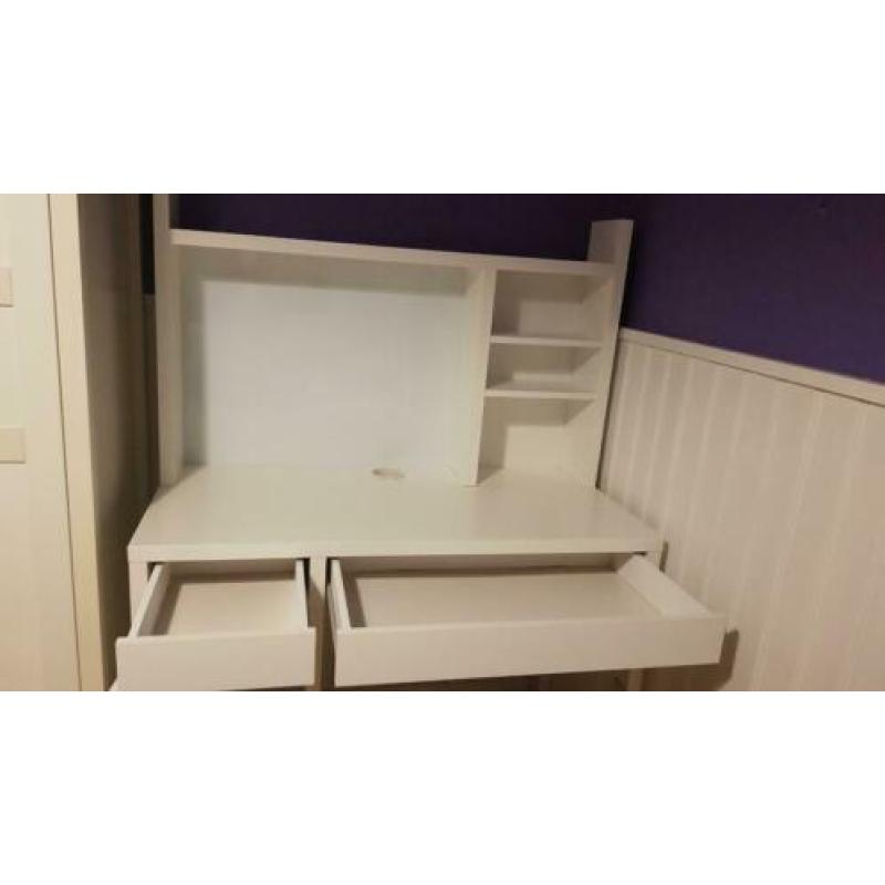 Bureau met white/magneetbord, in goede staat!