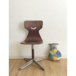 Div. vintage kinder stoelen. Retro schoolstoel, hout/ rotan