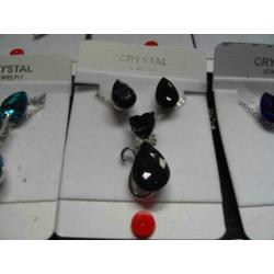 kat set ketting oorbellen glaskralen diverse vormen kleuren