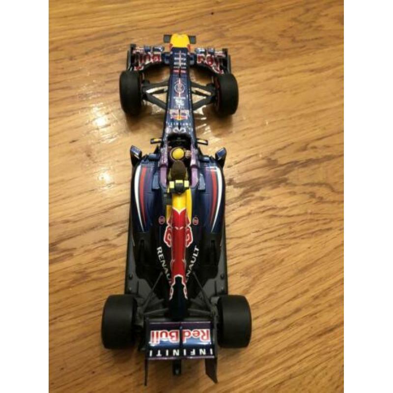 Red Bull Racing rb9 2013 afscheid coureur Mark Webber ,