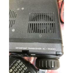 Icom 7000 met groot scherm