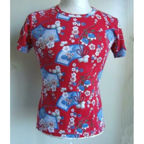 Rood t-shirt Chinese print maat M