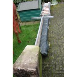 waslijn, carportpalen, buizen met betonvoet