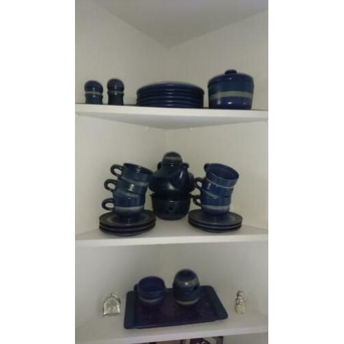 Zeer mooi aardewerk compleetontbijt servies.