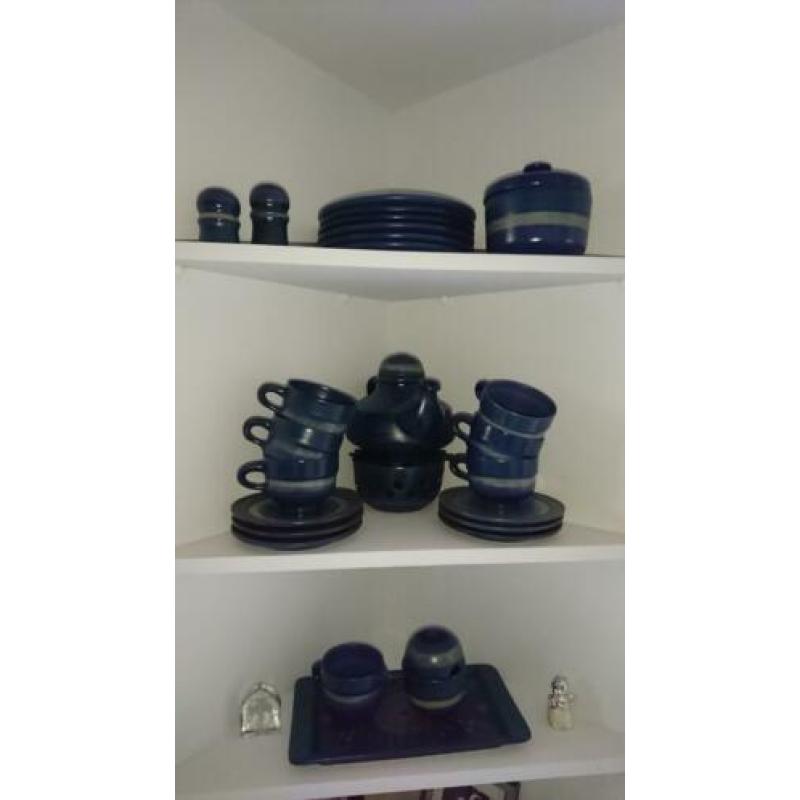 Zeer mooi aardewerk compleetontbijt servies.