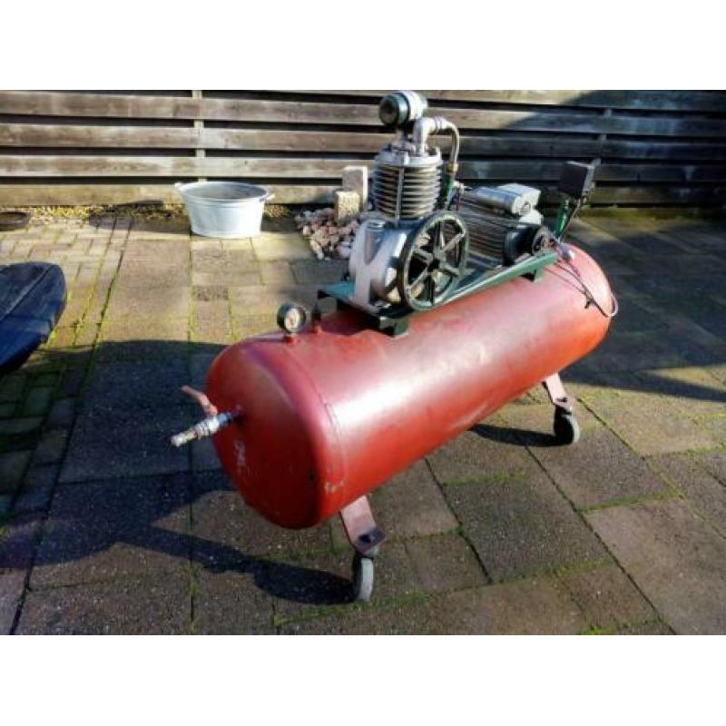 Bauer compressor 200 liter