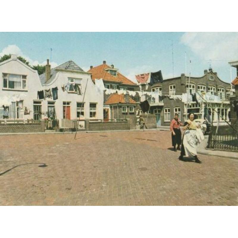 Urk daar komt vader vuurtoren wasdag haven met kotter uk 93