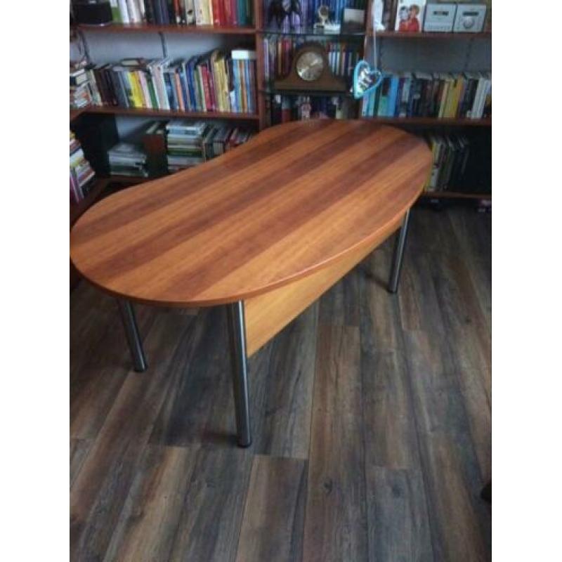Ruim bureau/tafel met metalen poten met ladenkastje