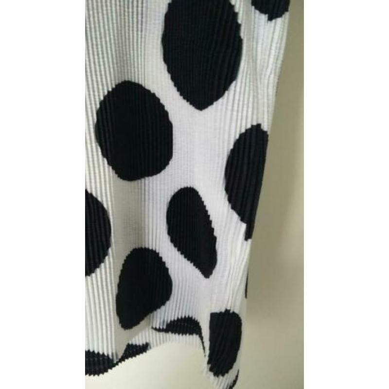 Mooi witte top met zwarte dots merk Gerry Weber maat 44 zgan