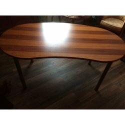 Ruim bureau/tafel met metalen poten met ladenkastje