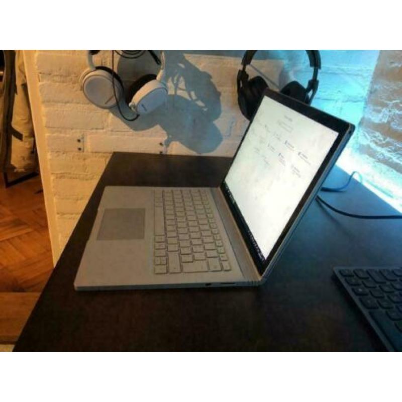 Microsoft Surface Book Core i7,8GB 256GB SSD (Performance Ba