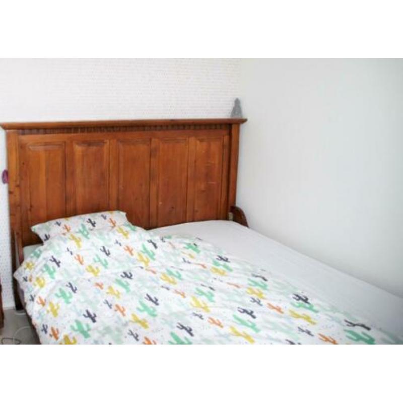 Houten tweepersoonsbed