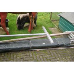 waslijn, carportpalen, buizen met betonvoet