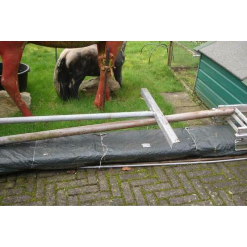 waslijn, carportpalen, buizen met betonvoet