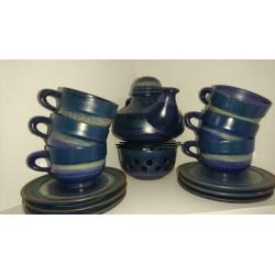 Zeer mooi aardewerk compleetontbijt servies.