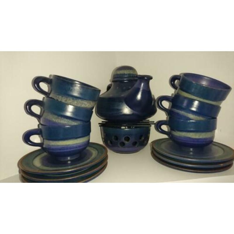 Zeer mooi aardewerk compleetontbijt servies.