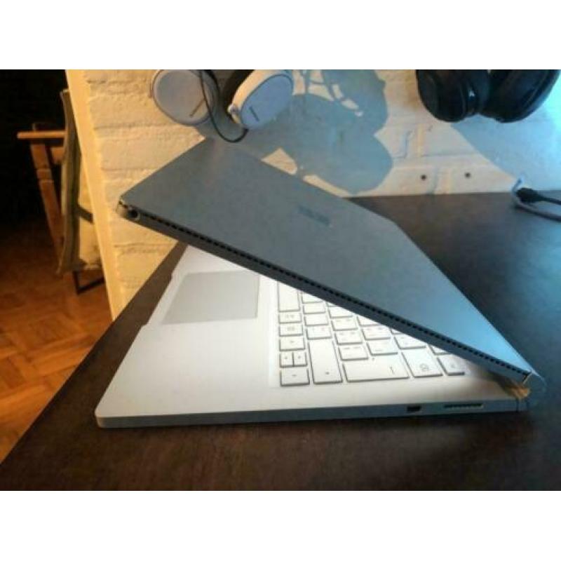 Microsoft Surface Book Core i7,8GB 256GB SSD (Performance Ba