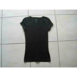 Zwarte long top van ONLY maat S. Korte mouw.