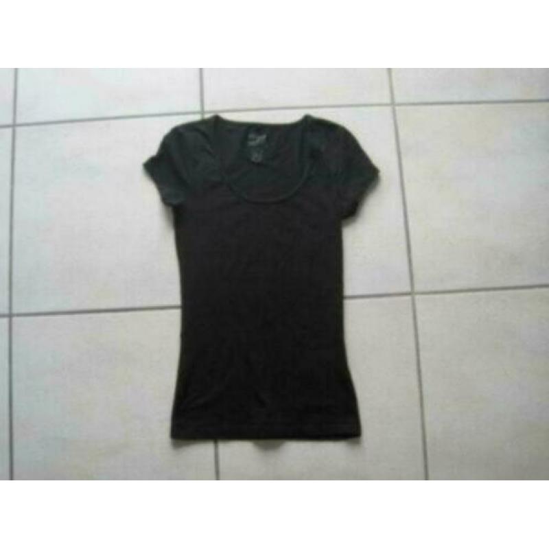 Zwarte long top van ONLY maat S. Korte mouw.