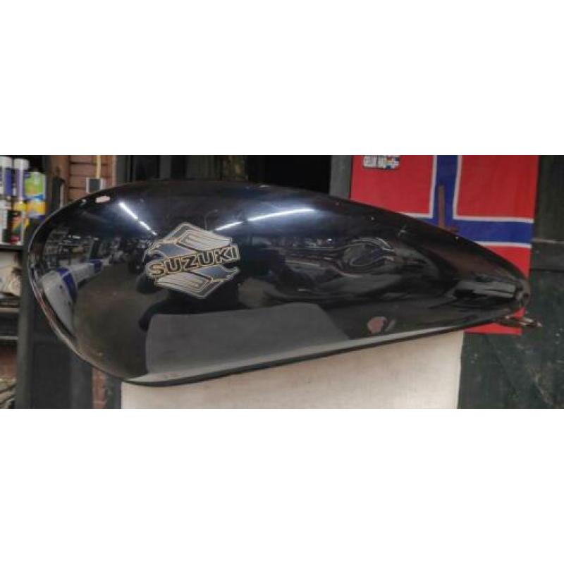 Suzuki Intruder Tank