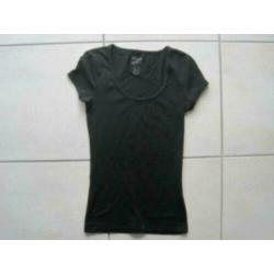 Zwarte long top van ONLY maat S. Korte mouw.