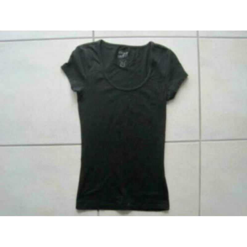Zwarte long top van ONLY maat S. Korte mouw.