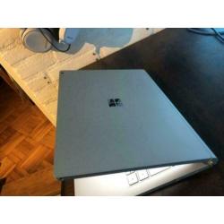 Microsoft Surface Book Core i7,8GB 256GB SSD (Performance Ba