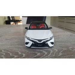 Toyota Camry sport schaal 1:18