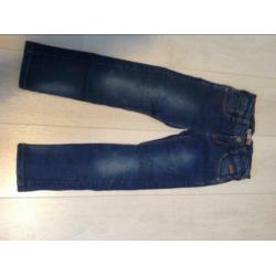 Diverse jeans model skinny, maat 122 en 128.