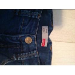 Diverse jeans model skinny, maat 122 en 128.