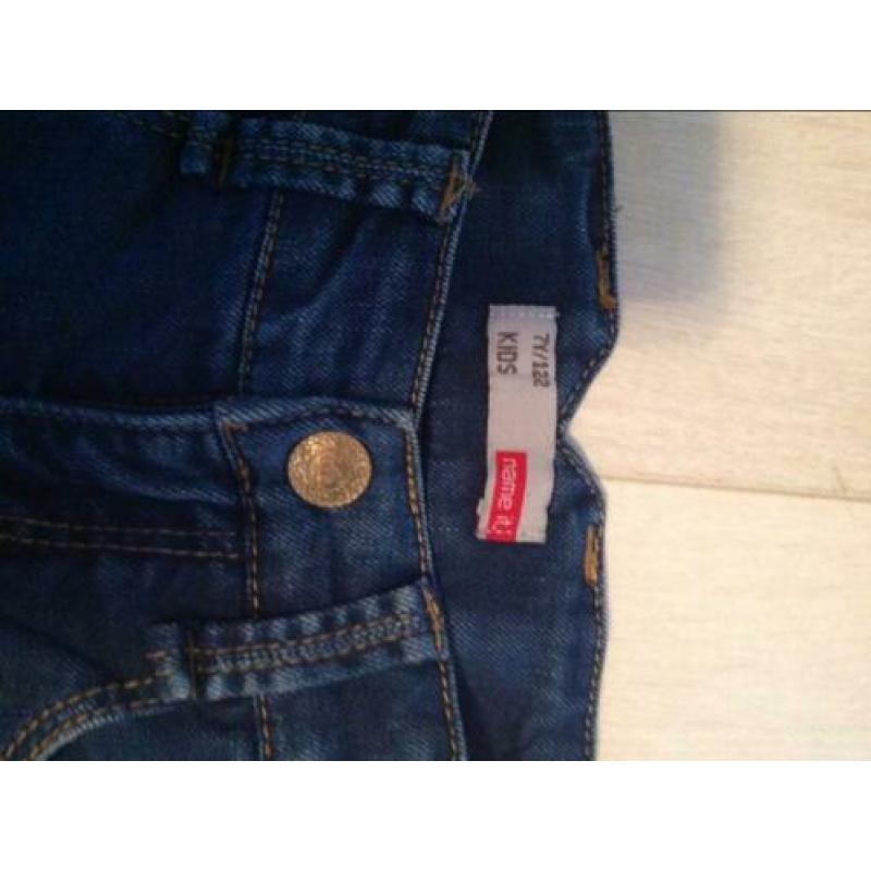 Diverse jeans model skinny, maat 122 en 128.