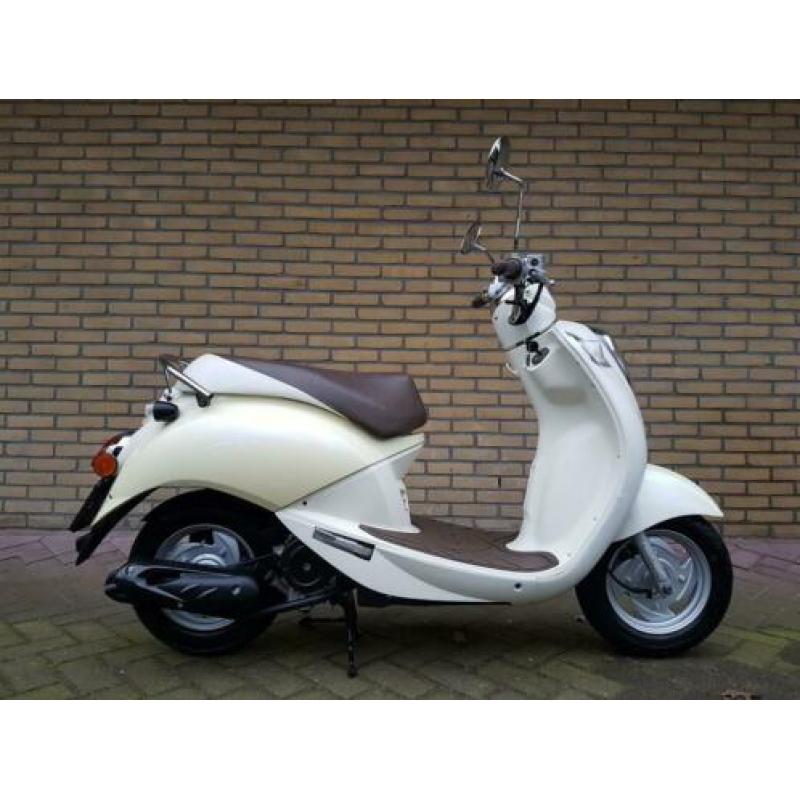 Sym Mio 50 4 Takt Limited Edition bromscooter (45KM) 6410KM!