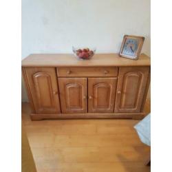 mooie tv hoek tvkast plus zelfde stijl dressoir met spiegel