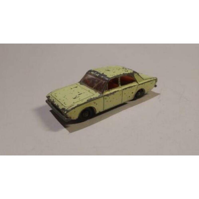 Lesney Matchbox No. 45b Ford Corsair