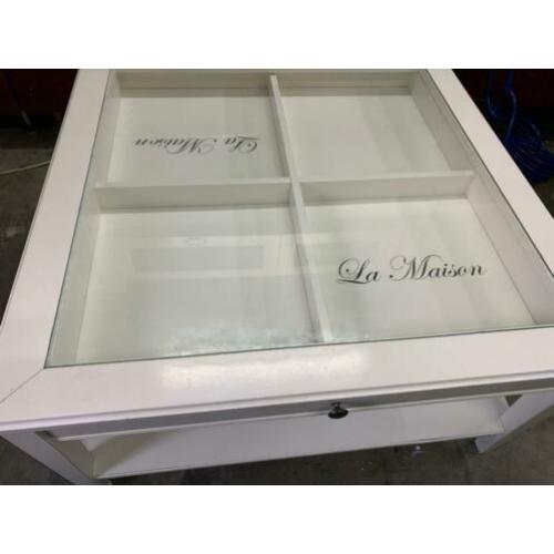 Mooie Salontafel vitrine tafel La Maison