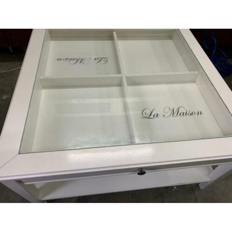 Mooie Salontafel vitrine tafel La Maison